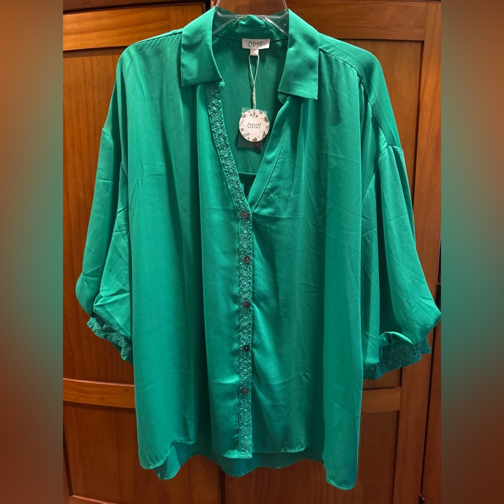ODDY Kelly Green Boxy Oversized B-Neck Button Down Blouse Embroidered Details